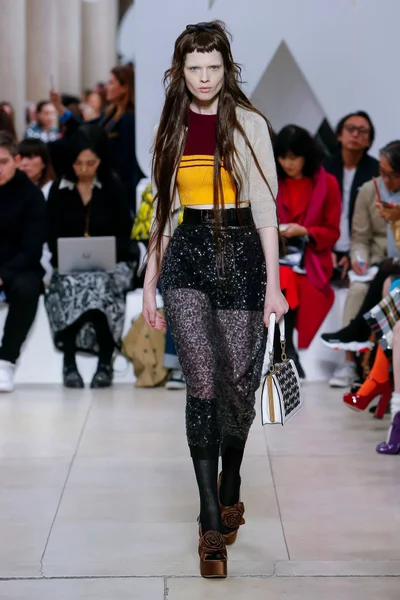 Look 17